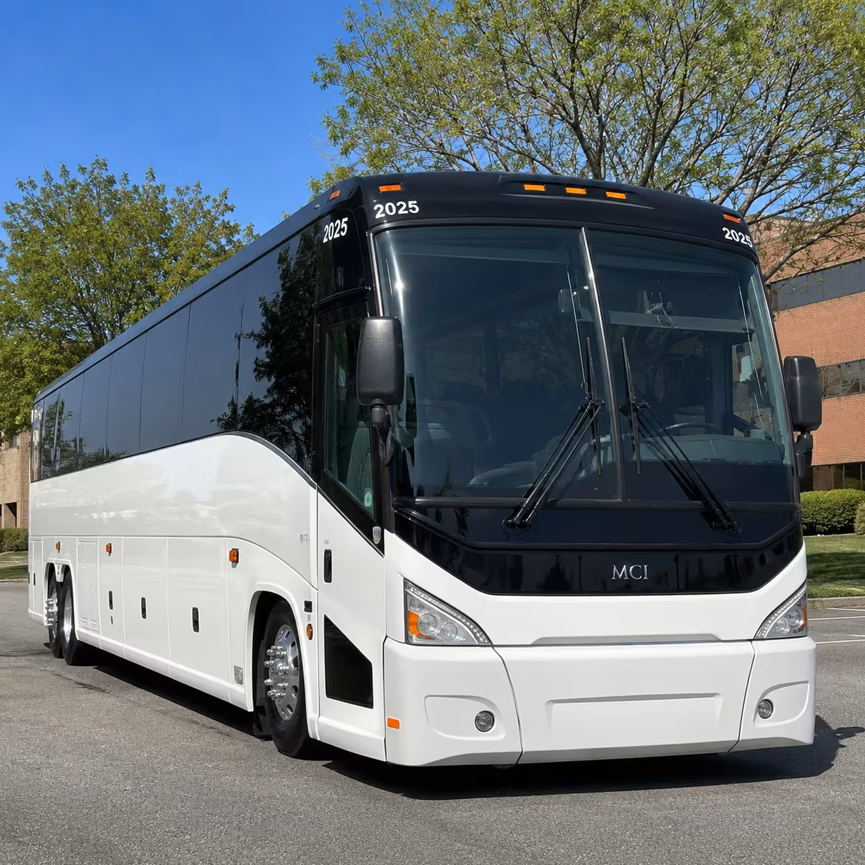 employee commuter bus rentals for lincoln s business corridors