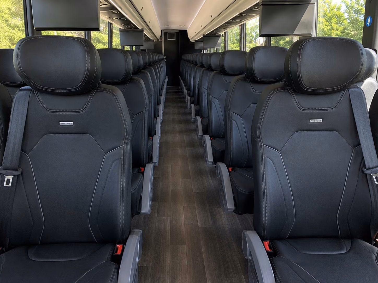 how the bus type you choose changes your lincoln charter bus price