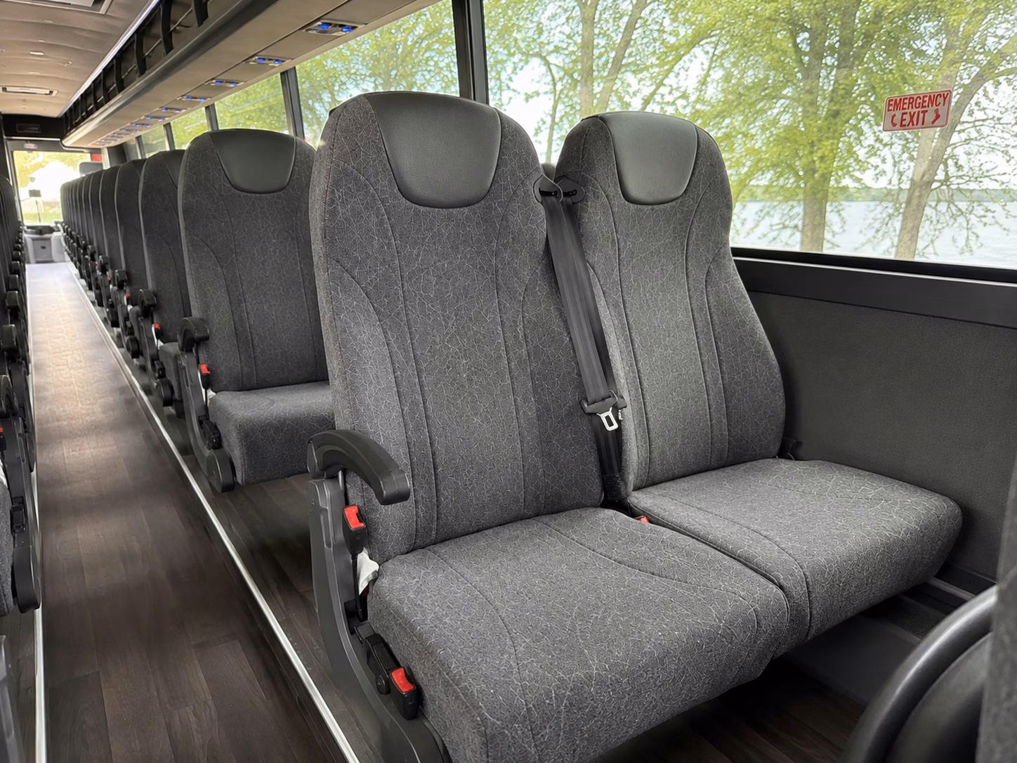 how where and when you re traveling affects your lincoln bus rental rate