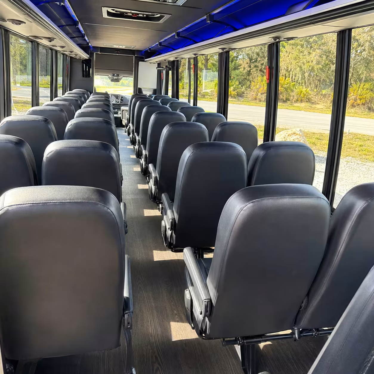 lincoln 25 passenger minibus rental