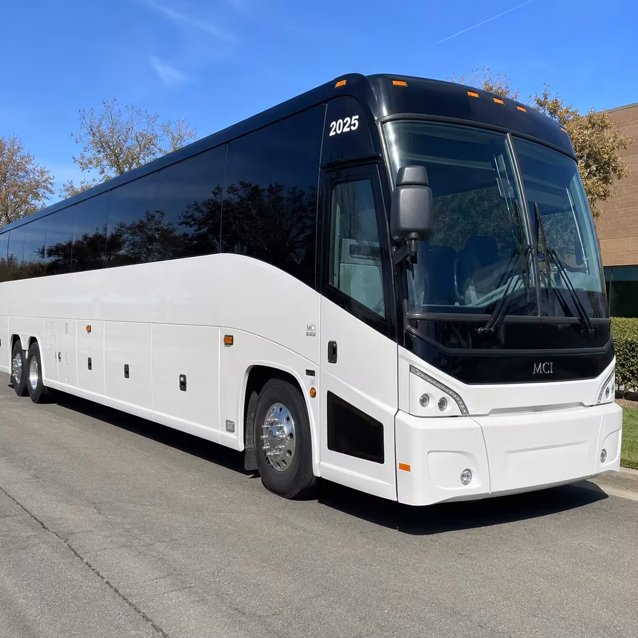 lincoln charter bus rentals for large wedding guest lists