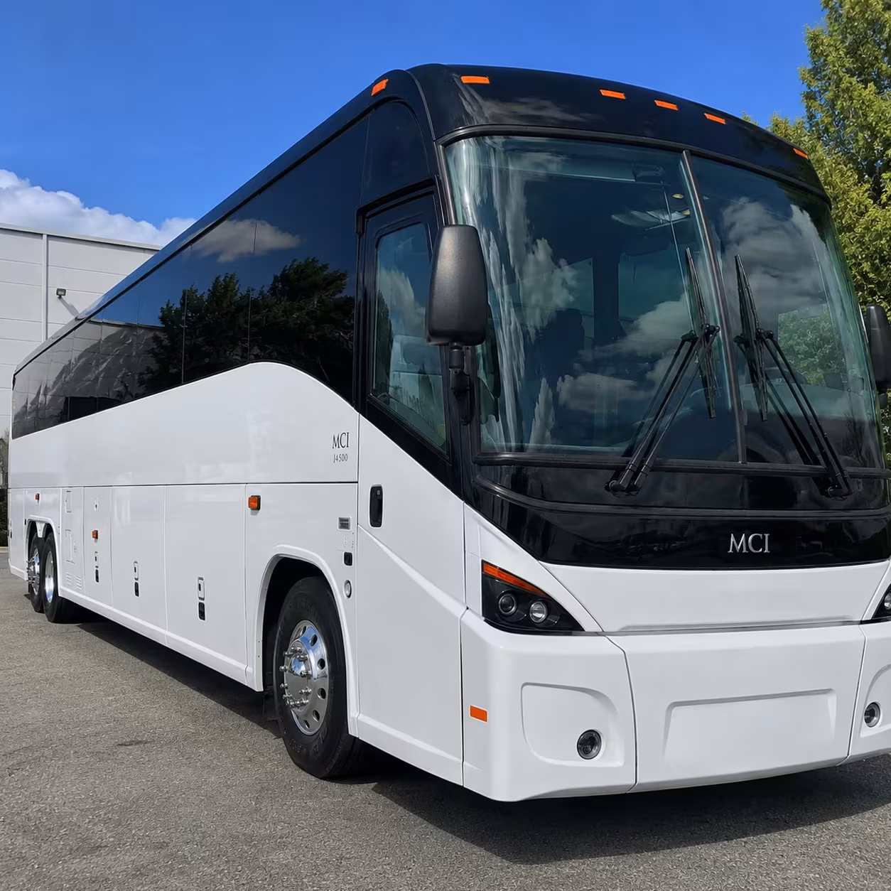 lincoln corporate event shuttle buses for conferences and outings