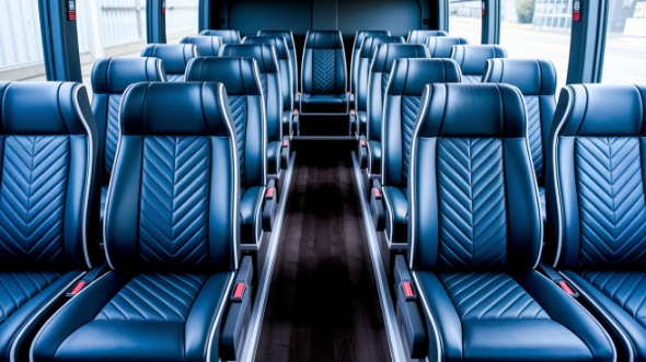 lincoln 25 passenger minibus rental