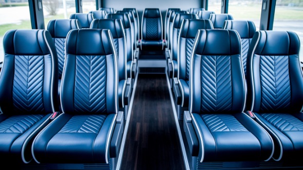 lincoln 28 passenger minibus rental